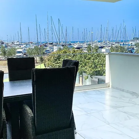 Seaside With A Swimming Pool Novigrad - 25255 Апартаменты