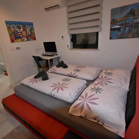 Seaside With A Swimming Pool Novigrad - 25255